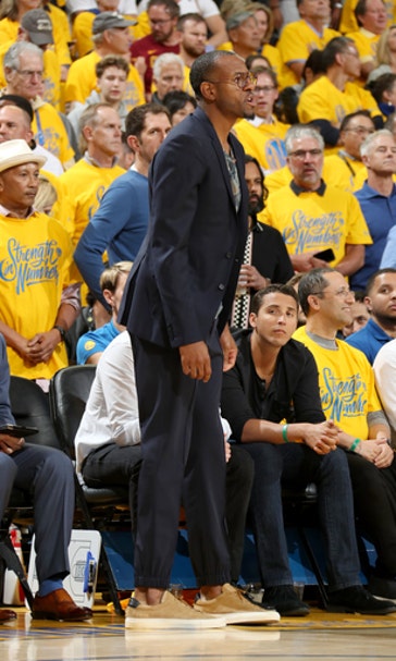 The Latest: Warriors remain big favorites vs. Cavs in finals